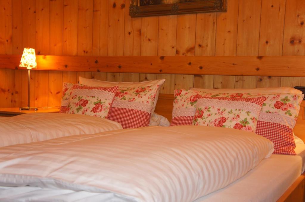 Landhaus Alpina Casa de hóspedes Mittersill Quarto foto